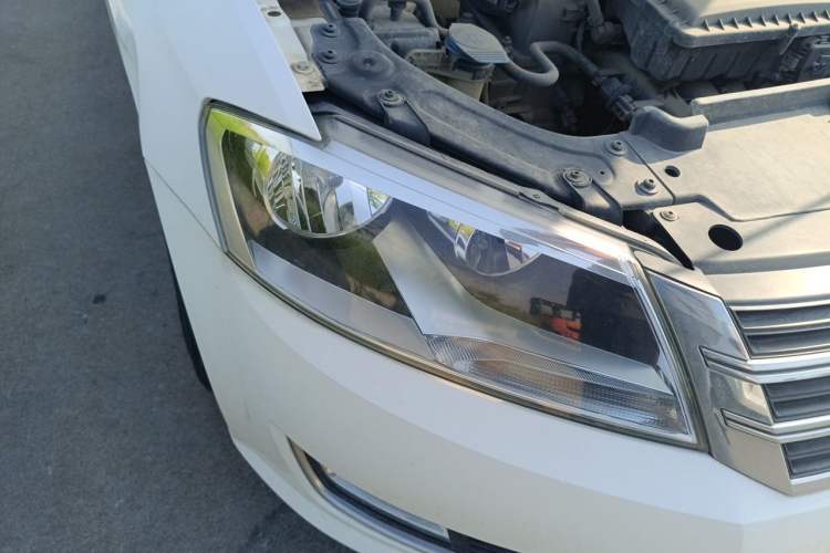 Used Volkswagen Lavida 2013 Restyled Classic 1.6L Manual Comfort Edition Right Front Headlight