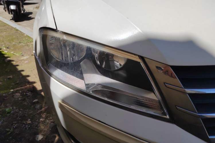 Used Volkswagen Lavida 2013 1.4TSI Manual Comfort Edition Right Front Headlight
