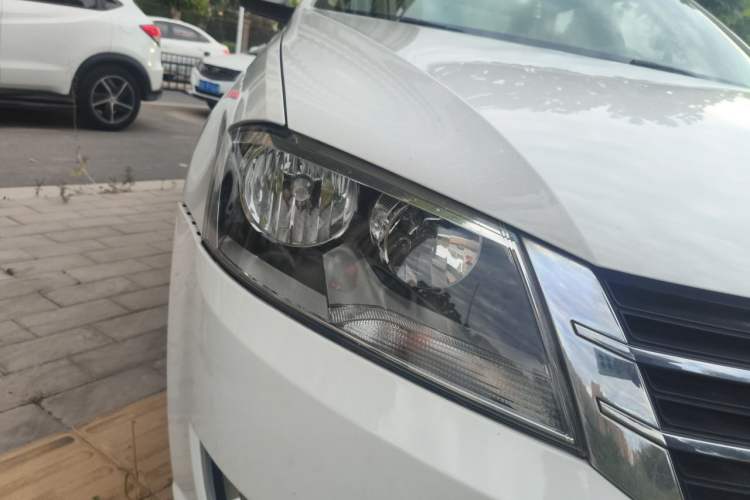 Used Volkswagen Lavida 2013 Restyled Classic 1.6L Automatic Comfort Edition Right Front Headlight
