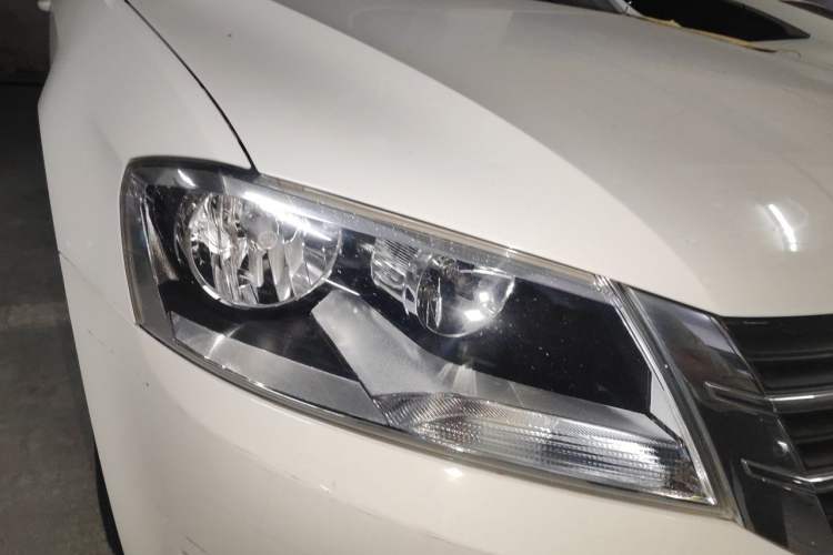 Used Volkswagen Lavida 2013 Restyled Classic 1.6L Automatic Comfort Edition Right Front Headlight