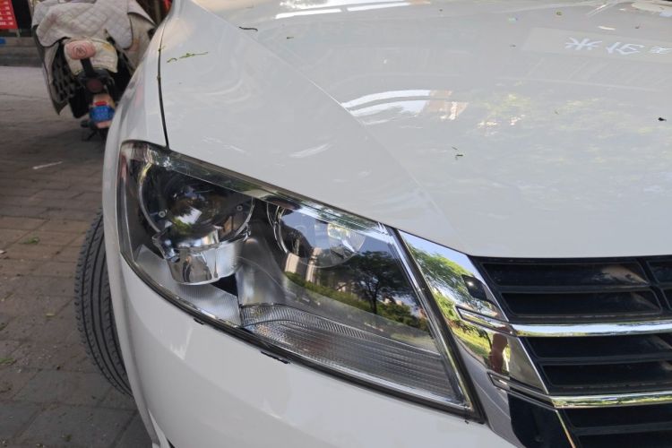 Used Volkswagen Lavida 2013 Revised Classic 1.6L Manual Fashion Edition Right Front Headlight