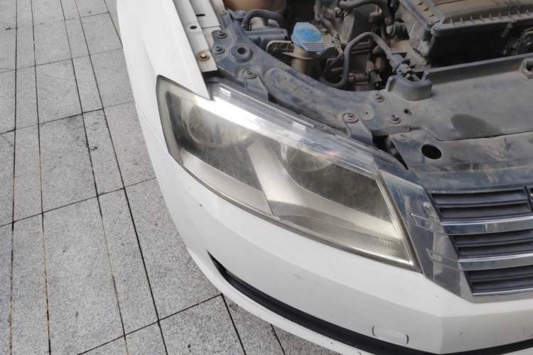 Used Volkswagen Lavida 2013 Revised Classic 1.6L Automatic Fashion Edition Right Front Headlight