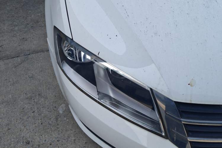 Used Volkswagen Lavida 2013 Revised Classic 1.6L Manual Fashion Edition Right Front Headlight