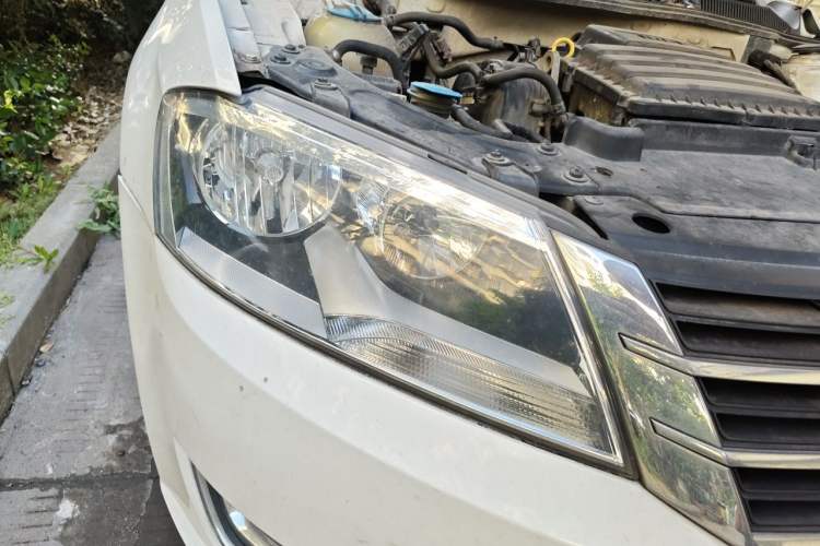 Used Volkswagen Lavida 2013 Restyled Classic 1.6L Manual Comfort Edition Right Front Headlight