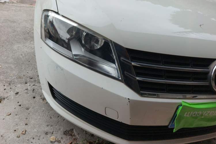 Used Volkswagen Lavida 2013 Revised Classic 1.6L Manual Fashion Edition Right Front Headlight