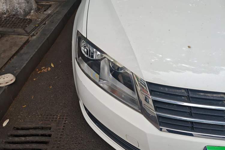 Used Volkswagen Lavida 2013 Revised Classic 1.6L Automatic Fashion Edition Right Front Headlight
