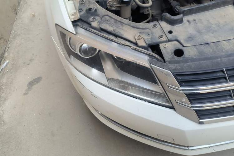 Used Volkswagen Lavida 2013 1.6L Automatic Comfort Edition Right Front Headlight