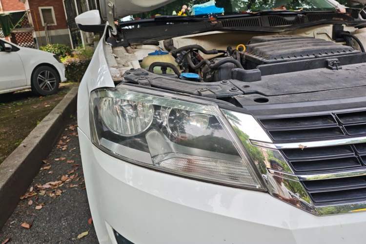 Used Volkswagen Lavida 2013 1.6L Automatic Fashion Edition Right Front Headlight