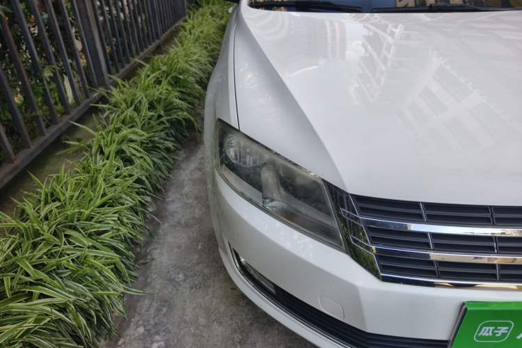 Used Volkswagen Lavida 2013 Restyled Classic 1.6L Manual Comfort Edition Right Front Headlight
