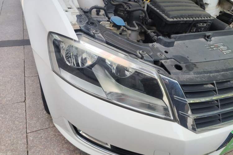 Used Volkswagen Lavida 2013 Restyled Classic 1.6L Automatic Comfort Edition Right Front Headlight