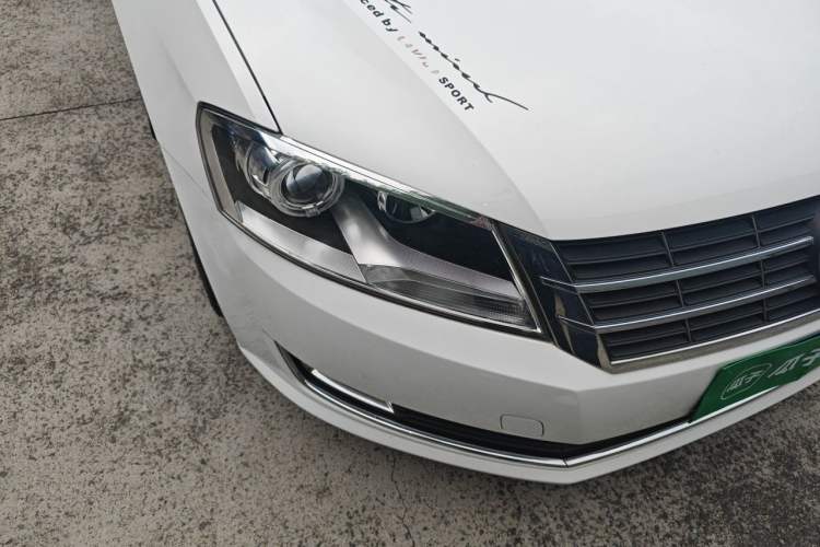 Used Volkswagen Lavida 2013 Restyled Classic 1.6L Manual Comfort Edition Right Front Headlight