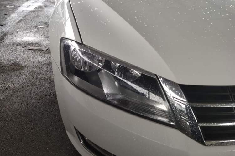 Used Volkswagen Lavida 2013 Revised Classic 1.6L Automatic Fashion Edition Right Front Headlight