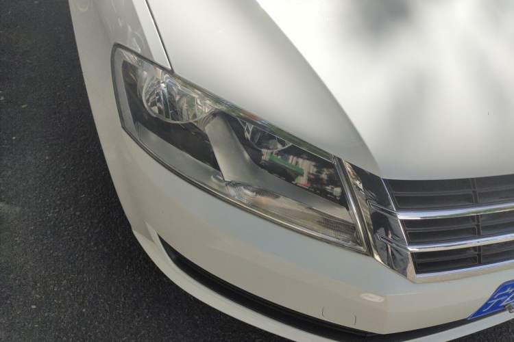 Used Volkswagen Lavida 2013 1.6L Automatic Fashion Edition Right Front Headlight