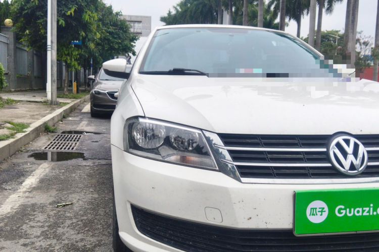 Used Volkswagen Lavida 2013 Revised Classic 1.6L Manual Fashion Edition Right Front Headlight