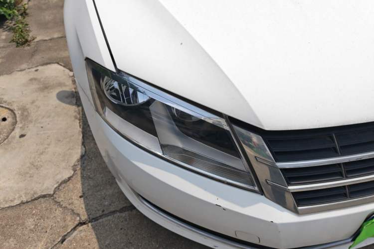 Used Volkswagen Lavida 2013 Restyled Classic 1.6L Manual Comfort Edition Right Front Headlight