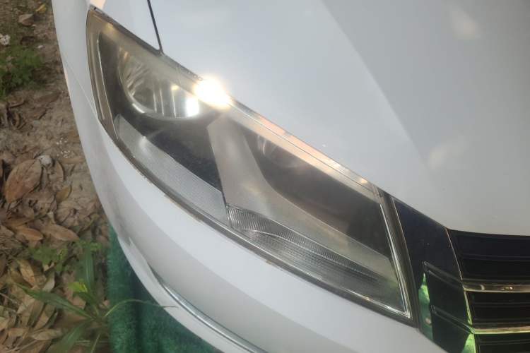 Used Volkswagen Lavida 2013 Restyled Classic 1.6L Manual Comfort Edition Right Front Headlight