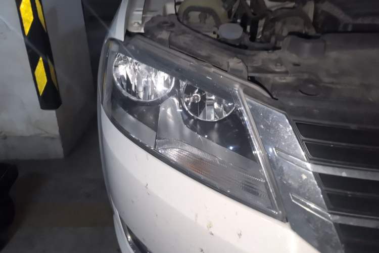 Used Volkswagen Lavida 2013 1.6L Automatic Comfort Edition Right Front Headlight