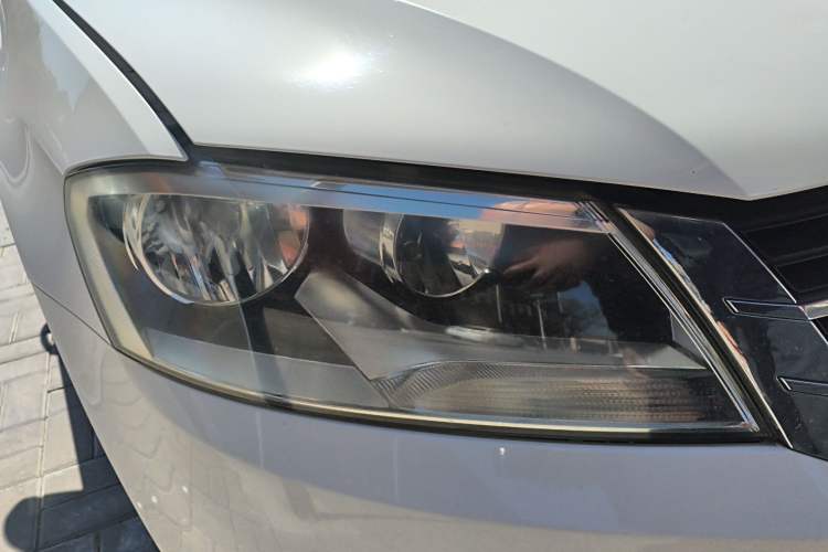 Used Volkswagen Lavida 2013 Revised Version 1.4 TSI DSG Comfort Edition Right Front Headlight
