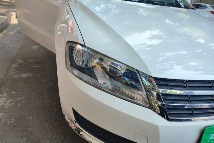 Used Volkswagen Lavida 2013 Classic 1.6L Manual Fashion Edition Right Front Headlight