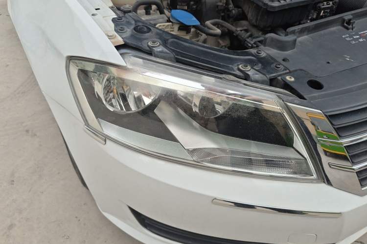 Used Volkswagen Lavida 2013 Revised Classic 1.6L Automatic Fashion Edition Right Front Headlight