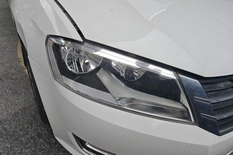 Used Volkswagen Lavida 2013 Restyled Classic 1.6L Automatic Comfort Edition Right Front Headlight