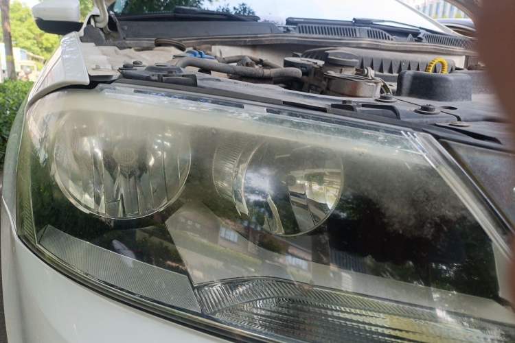 Used Volkswagen Lavida 2013 1.6L Manual Fashion Edition Right Front Headlight