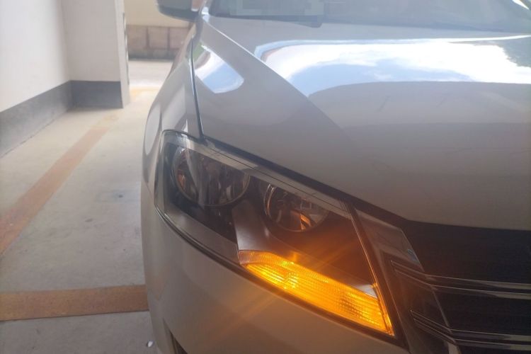 Used Volkswagen Lavida 2013 Revised Version 1.4 TSI DSG Luxury Edition Right Front Headlight