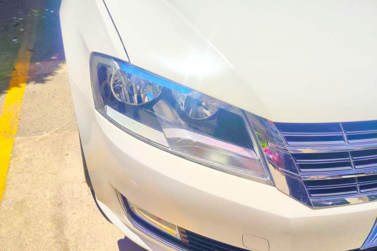 Used Volkswagen Lavida 2013 1.4TSI DSG Comfort Edition Right Front Headlight
