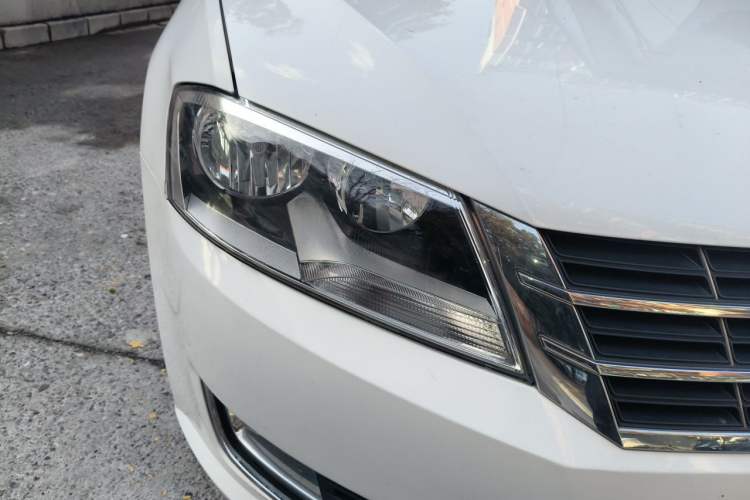 Used Volkswagen Lavida 2013 Restyled Classic 1.6L Automatic Comfort Edition Right Front Headlight