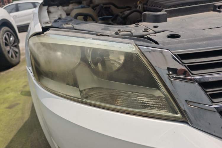 Used Volkswagen Lavida 2013 Restyled Classic 1.6L Automatic Comfort Edition Right Front Headlight