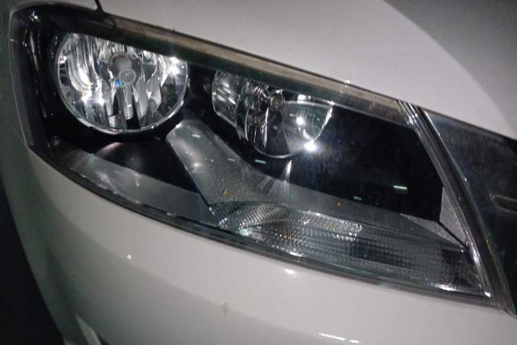 Used Volkswagen Lavida 2013 Revised Version 1.4 TSI DSG Comfort Edition Right Front Headlight