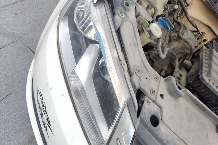 Used Volkswagen Lavida 2013 Revised Classic 1.6L Automatic Fashion Edition Right Front Headlight