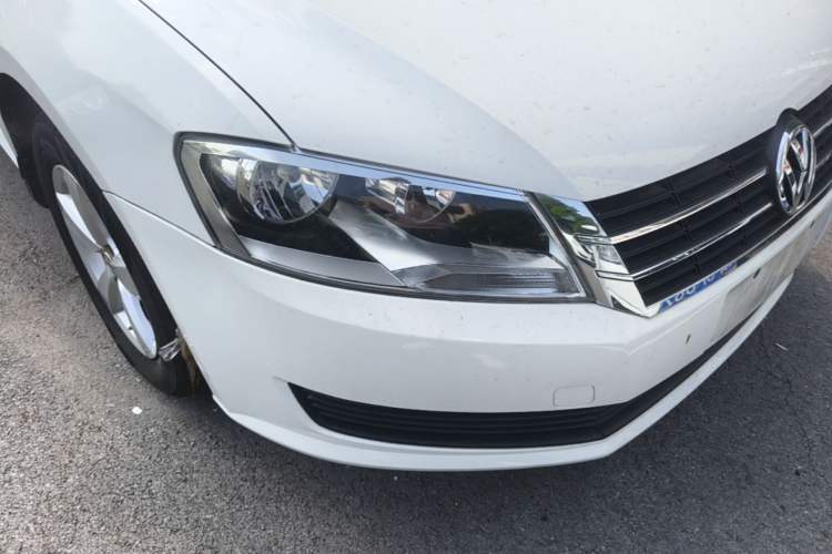 Used Volkswagen Lavida 2013 Revised Classic 1.6L Automatic Fashion Edition Right Front Headlight