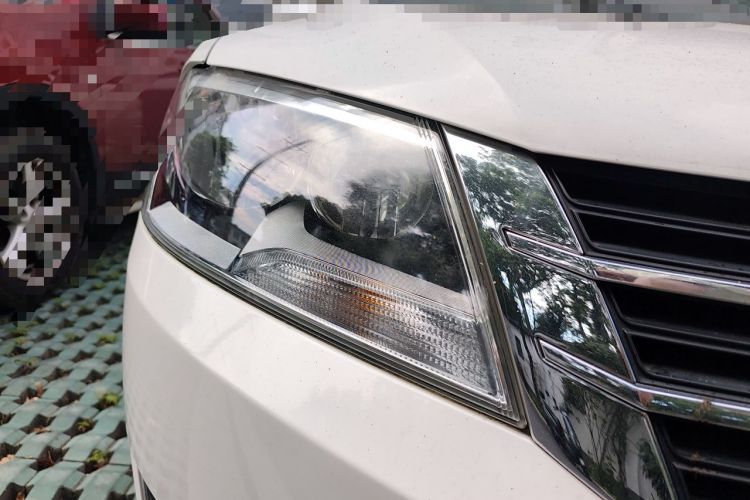 Used Volkswagen Lavida 2013 Revised Version 1.4 TSI DSG Comfort Edition Right Front Headlight