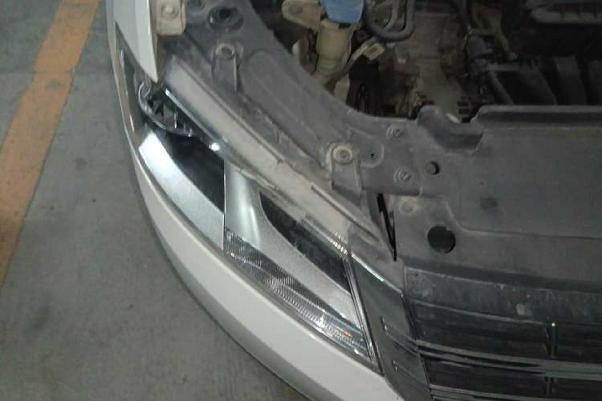 Used Volkswagen Lavida 2013 Restyled Classic 1.6L Manual Comfort Edition Right Front Headlight