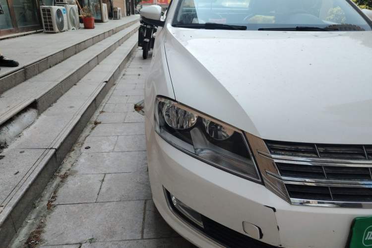 Used Volkswagen Lavida 2013 Restyled Classic 1.6L Automatic Comfort Edition Right Front Headlight