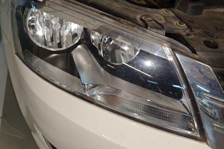Used Volkswagen Lavida 2013 Restyled Classic 1.6L Automatic Comfort Edition Right Front Headlight