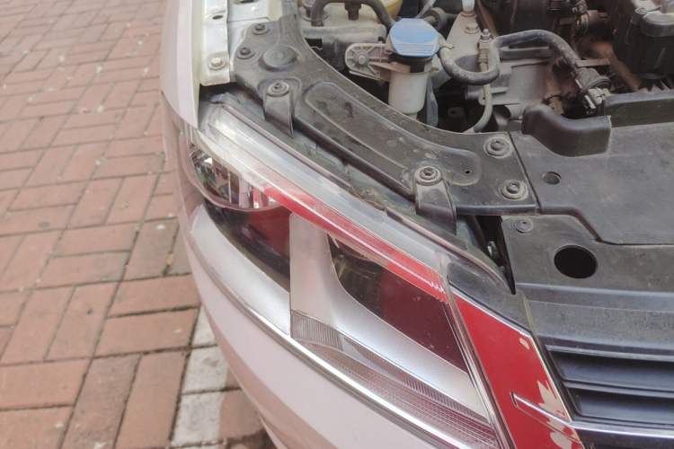 Used Volkswagen Lavida 2013 Revised Classic 1.6L Automatic Fashion Edition Right Front Headlight