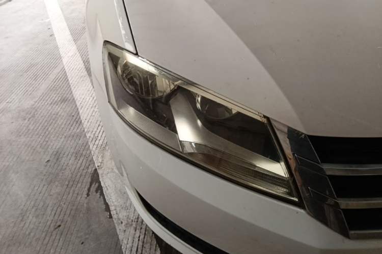 Used Volkswagen Lavida 2013 Revised Classic 1.6L Manual Fashion Edition Right Front Headlight