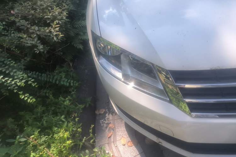 Used Volkswagen Lavida 2013 Revised Classic 1.6L Manual Fashion Edition Right Front Headlight