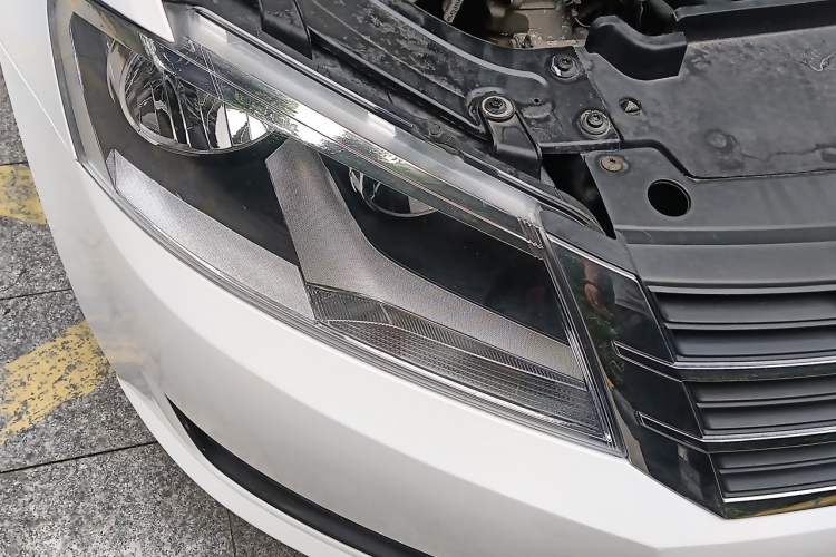 Used Volkswagen Lavida 2013 Revised Classic 1.6L Automatic Fashion Edition Right Front Headlight