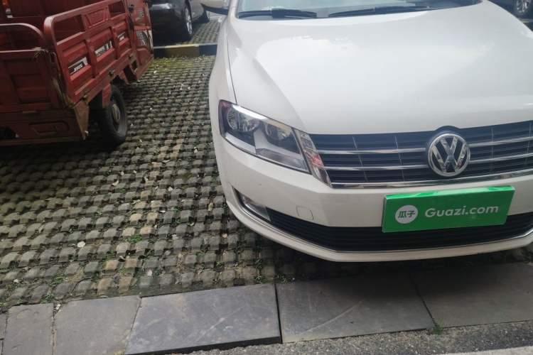 Used Volkswagen Lavida 2013 1.4TSI DSG Comfort Edition Right Front Headlight