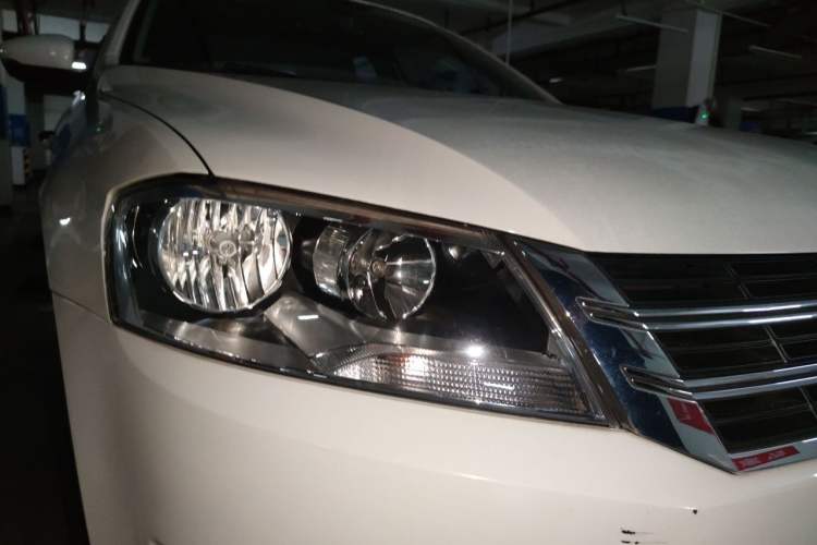 Used Volkswagen Lavida 2013 Revised Version 1.4 TSI Manual Comfort Edition Right Front Headlight