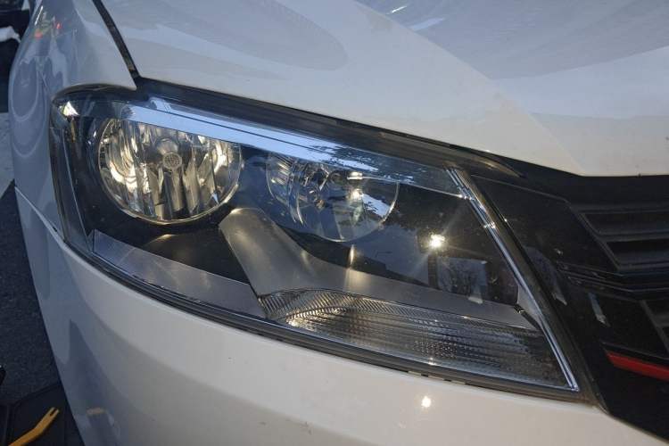 Used Volkswagen Lavida 2013 Revised Classic 1.6L Automatic Fashion Edition Right Front Headlight