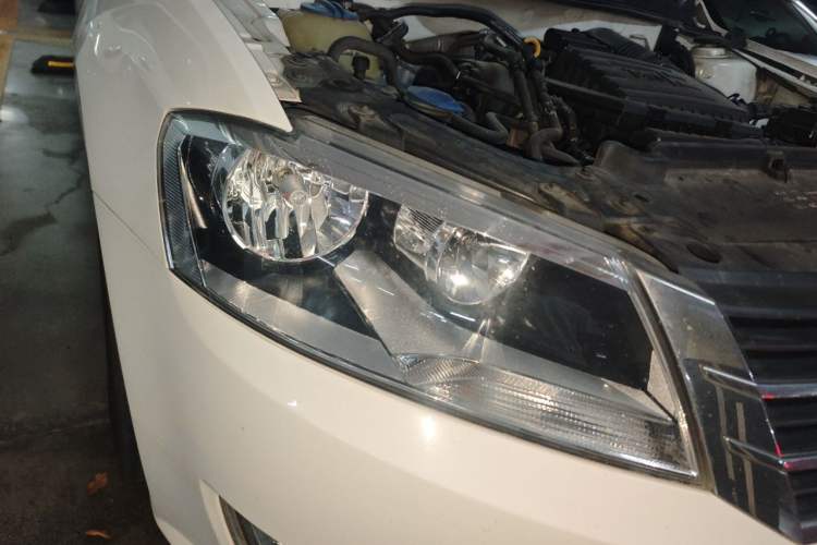 Used Volkswagen Lavida 2013 Revised Version 1.4 TSI DSG Comfort Edition Right Front Headlight