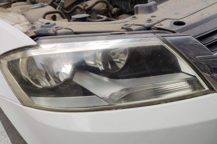 Used Volkswagen Lavida 2013 Restyled Classic 1.6L Manual Comfort Edition Right Front Headlight