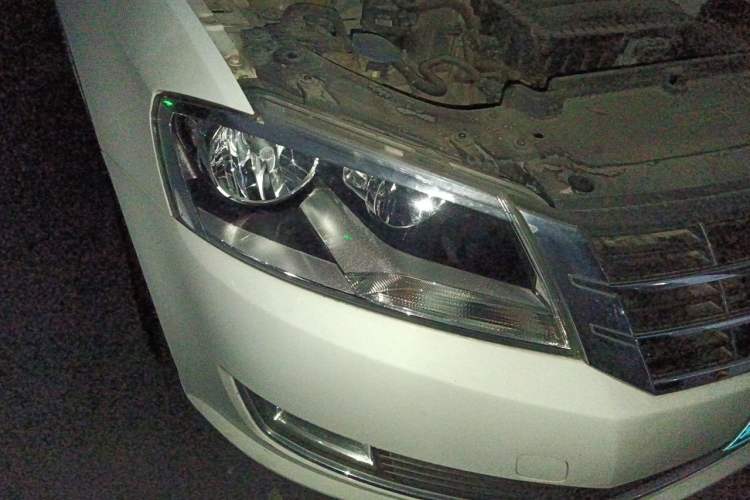 Used Volkswagen Lavida 2013 1.6L Automatic Comfort Edition Right Front Headlight