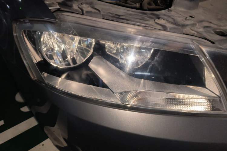 Used Volkswagen Lavida 2013 Revised Version 1.4 TSI DSG Comfort Edition Right Front Headlight