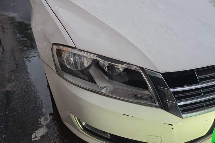 Used Volkswagen Lavida 2013 Restyled Classic 1.6L Manual Comfort Edition Right Front Headlight