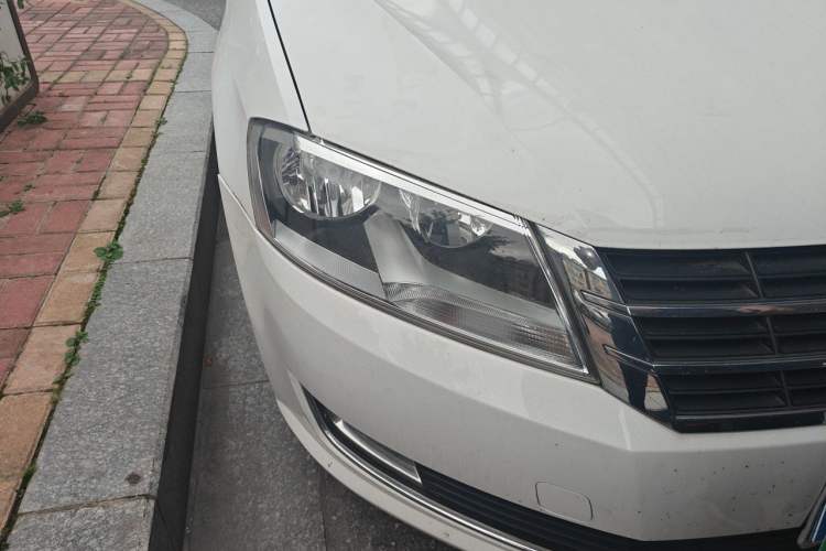 Used Volkswagen Lavida 2013 Restyled Classic 1.6L Automatic Comfort Edition Right Front Headlight